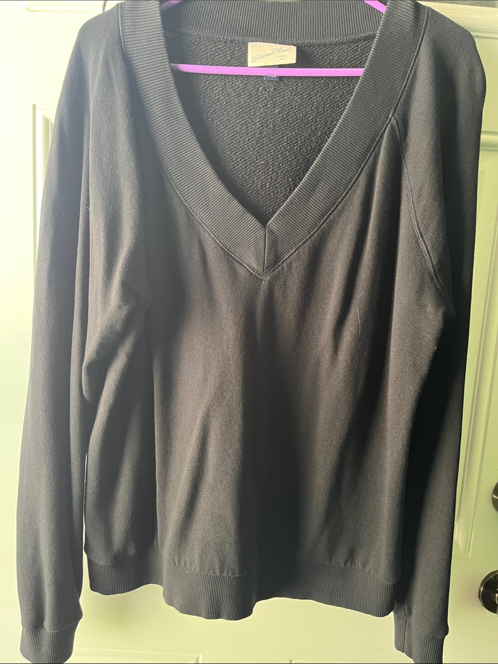Universal Thread Black V-Neck Pullover Sweatshirt